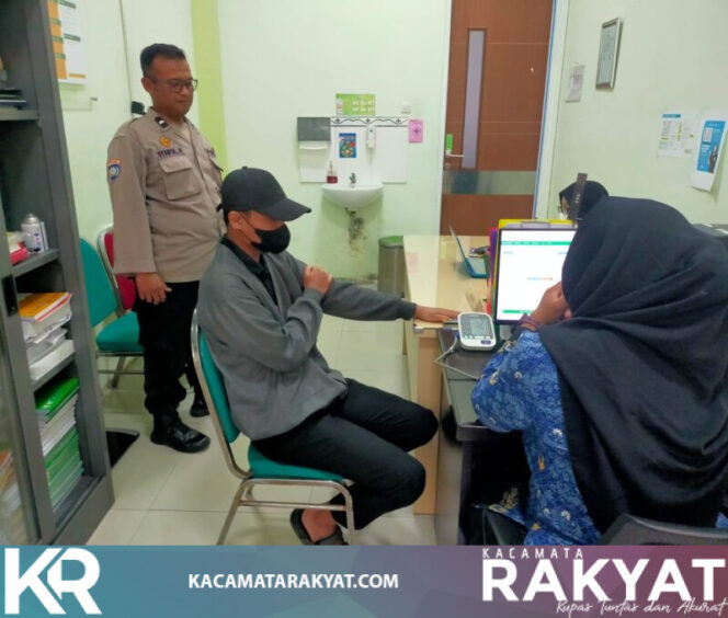
					Buduran Gempar, Viral di Medsos Pria Bugil Saat Menerima Pesanan Online