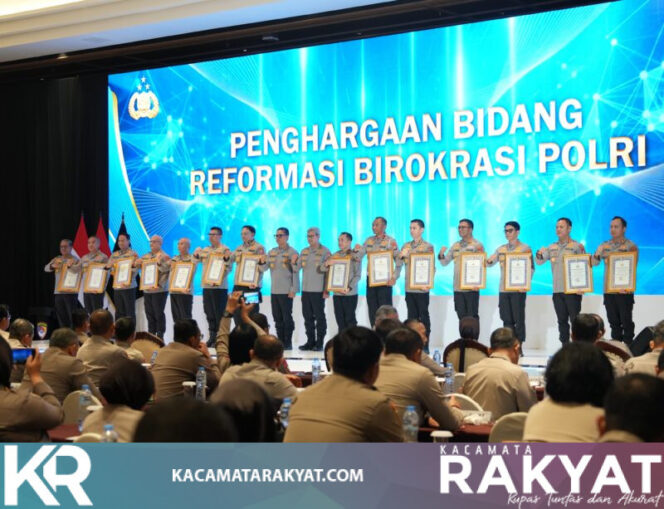 
					Polres Sidoarjo Raih Penghargaan Bidang Reformasi Birokrasi Polri