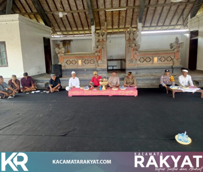 
					Bhabinkamtibmas Hadiri Pengukuhan Pekaseh Subak Luwus II di Desa Perean Kangin*