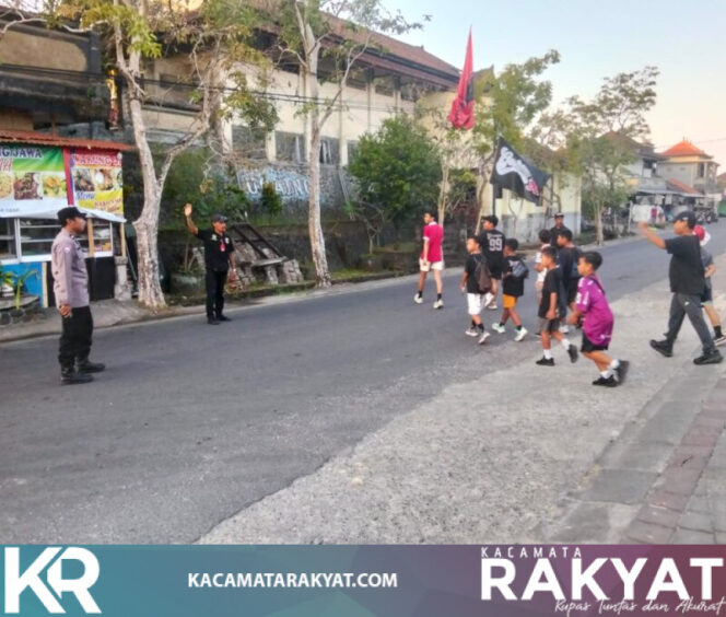 
					Kapolsek Kediri Menghadiri/ Mengikuti Gerak Jalan Santai dan Senam Bersama di Desa Beraban*