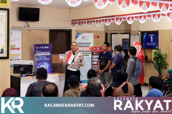 
					Kado Kemerdekaan dari Satlantas Polres Gresik, 17 Warga Kelahiran 17 Agustus Dapat SIM Gratis
