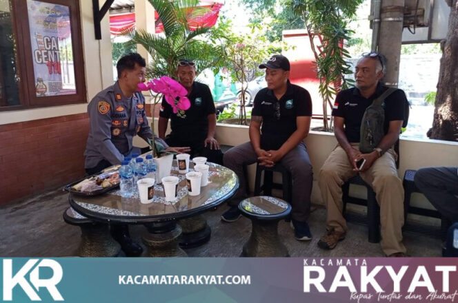 
					Ngopi Kamtibmas Bersama Pokmaswas, Kapolsek Dentim Bahas Keamanan Kawasan Pantai dan Konservasi Penyu