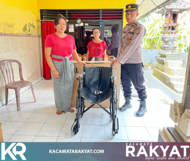 
					**Kapolsek Baturiti Salurkan Bantuan Kursi Roda, Wujud Kepedulian Polri kepada Masyarakat*