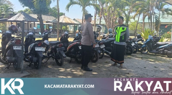 
					Pastikan Ibadah Berlangsung Aman dan Kondusif, Bhabinkamtibmas Polsek Dentim Kawal Sholat Jumat di Wilayah Binaan