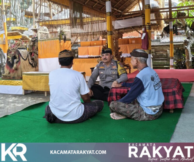 
					*Bhabinkamtibmas Singakerta Koordinasi Persiapan Karya Agung Tawur Pedanan Pura Puseh Demayu