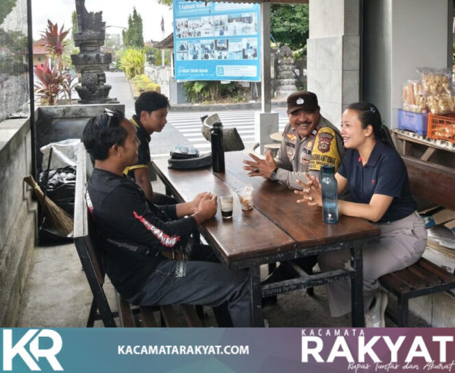 
					*Bhabinkamtibmas Desa Singakerta Sambangi Warkop Ingatkan Warga Waspada Penipuan