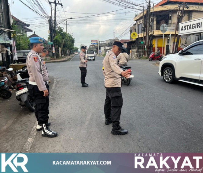 
					*Kapolsek Kediri Pimpin Langsung Pelaksanaan Pengaturan Arus Lalin dan Didampingi Kanit Propam