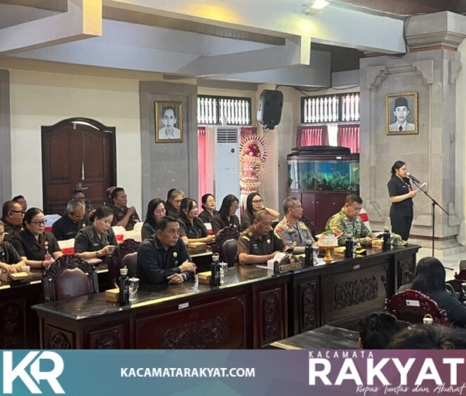 
					*Wakapolres Tabanan Hadiri Rapat Paripurna ke-9, Bahas Lima Ranperda Strategis untuk Pembangunan Daerah