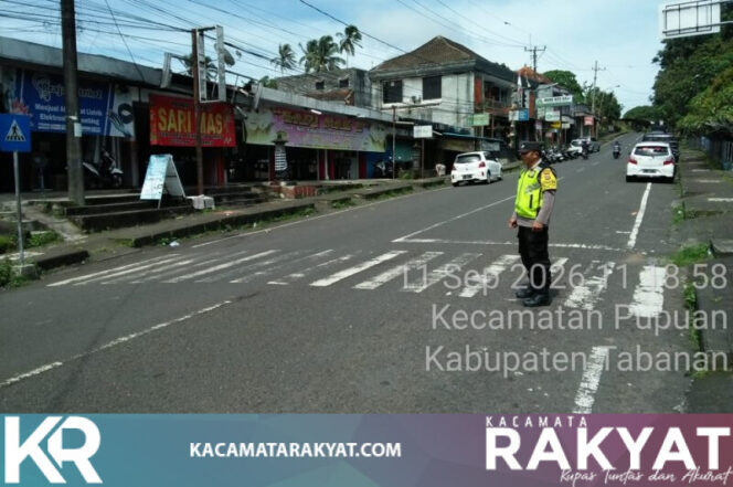 
					*Hadir di Tengah Aktivitas Warga, Polsek Pupuan Jaga Arus Lalu Lintas Tetap Lancar