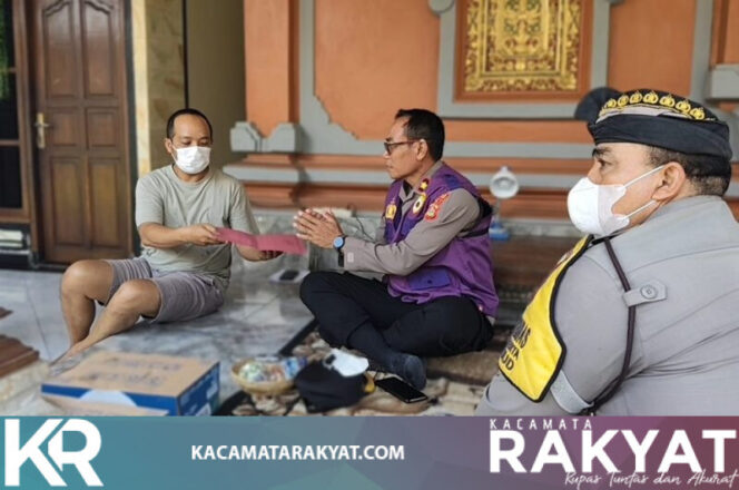 
					Kapolsek Ubud Besuk Personel yang Sakit, Wujud Kepedulian Pimpinan terhadap Anggota*