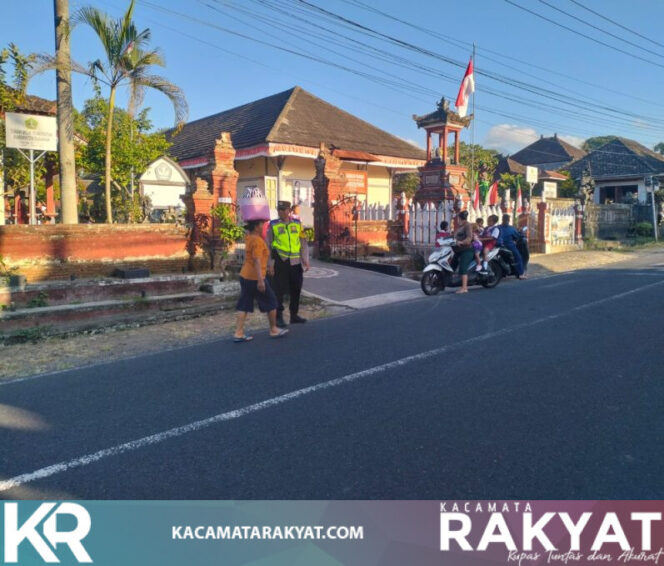 
					*Cegah Terjadinya Kemacetan dan Laka Lantas, Personil Polsek Penebel Melaksanakan Strong Point Pagi