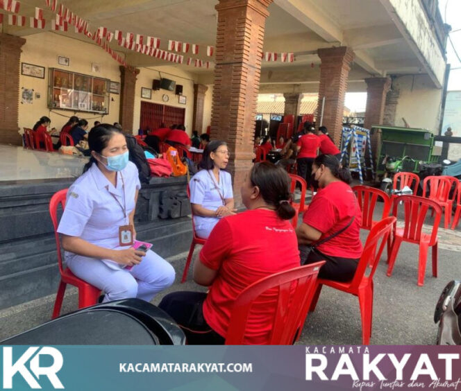 
					Wujud Kepedulian Babinsa, Hadir Langsung Pastikan Posyandu di Peguyangan Kaja Berjalan Lancar