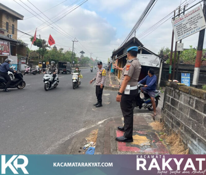
					*Kapolsek Waskat Personil Polsek Kediri Melaksanakan Penjagaan dan Pengaturan Arus Lalulintas