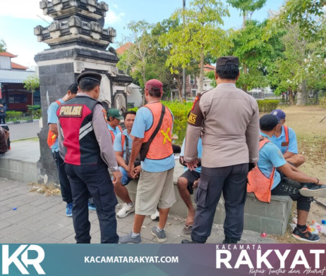 
					Cooling System di Pelabuhan Benoa, Polsek Kawasan Benoa Ajak Porter TKBM Bersama Jaga Kamtibmas