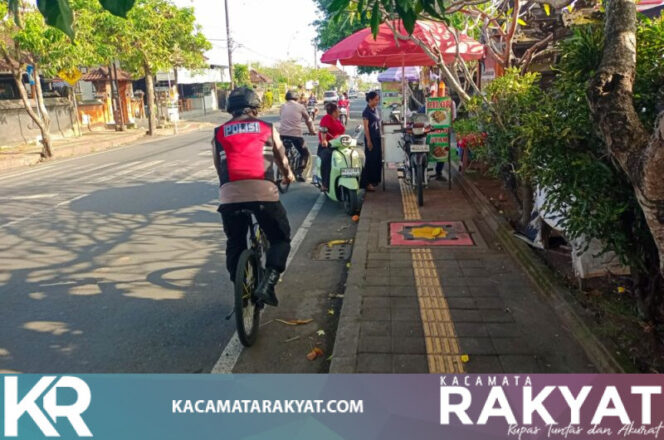 
					*Personil Polsek Kediri Melaksanakan Patroli Bersepeda Atensi Terjadinya Gangguan Kamtibmas
