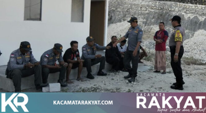 
					*Bhabinkamtibmas Bersama Linmas Desa Ungasan Data 50 Penduduk Nonpermanen di Banjar Giri Darma
