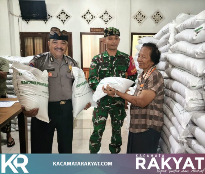 
					*Untuk Mewujudkan Situasi Aman dan Kondusif, Bhabinkamtibmas Singakerta Melaksanakan Monitoring dan Pengamanan Bansos
