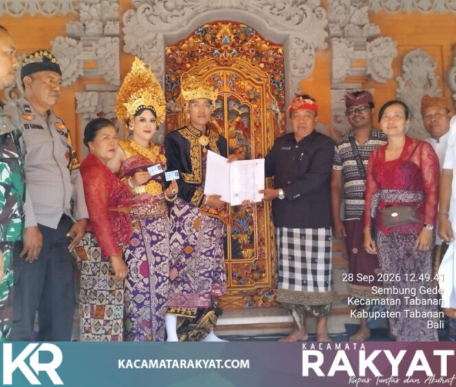 
					*Bhabinkamtibmas Desa Sembung Gede Mendampingi Penyerahan Program Semara Ratih Sekaligus Imbau Pencegahan KDRT kepada Pasangan Pengantin