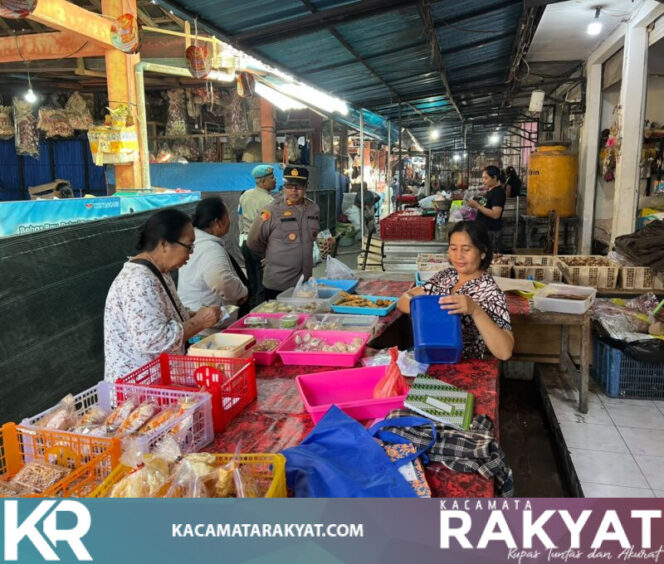 
					*Kapolsek Marga Di Dampingi Kanit Provos Dialogis Dalam Pasar Marga