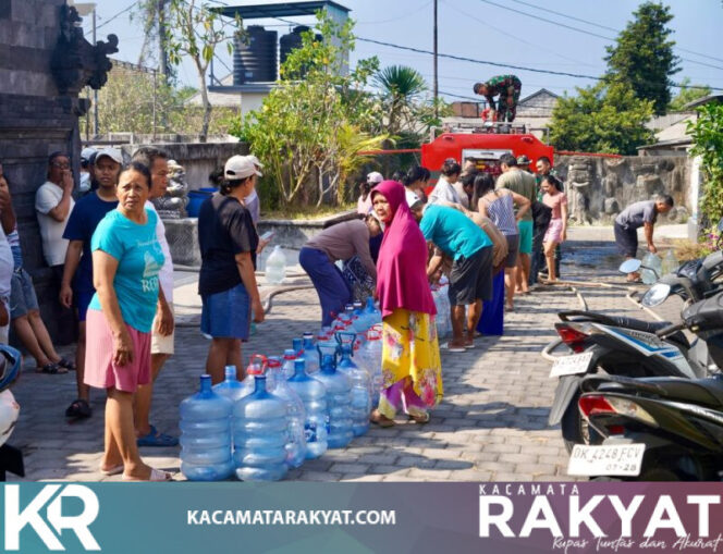 
					*Kekeringan dan Krisis Air, Kodam IX/Udayana Gerakkan Jajaran Salurkan Air Bersih Bagi Masyarakat Terdampak