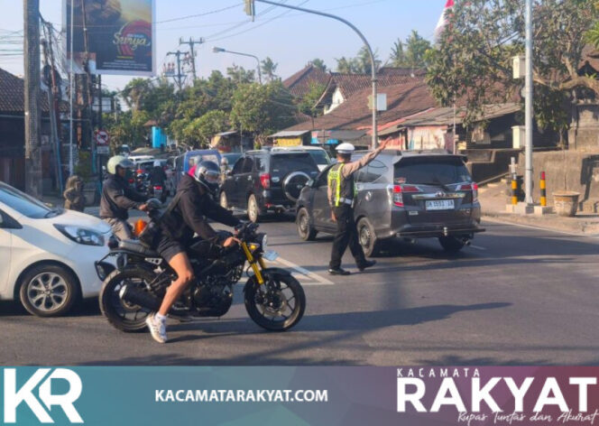 
					Cegah Kepadatan & Gangguan Lalu Lintas, Personel Polsek Abiansemal Turun Ke Sejumlah Simpang Rawan