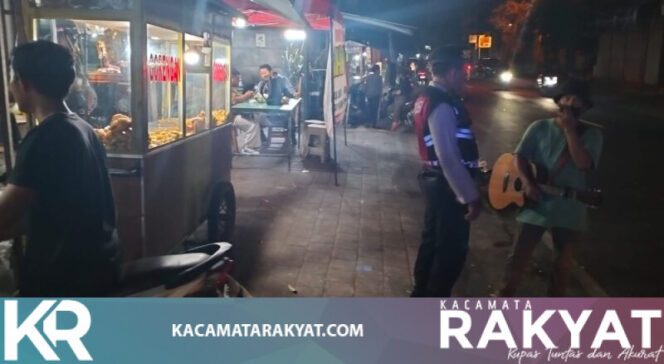 
					Perkuat Harkamtibmas, Samapta Polsek Abiansemal Tingkatkan Patroli Dialogis Malam Hari