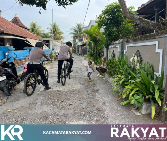 
					*Patroli Bersepeda Polsek Selemadeg Sambangi Pemukiman Warga Desa Bajera