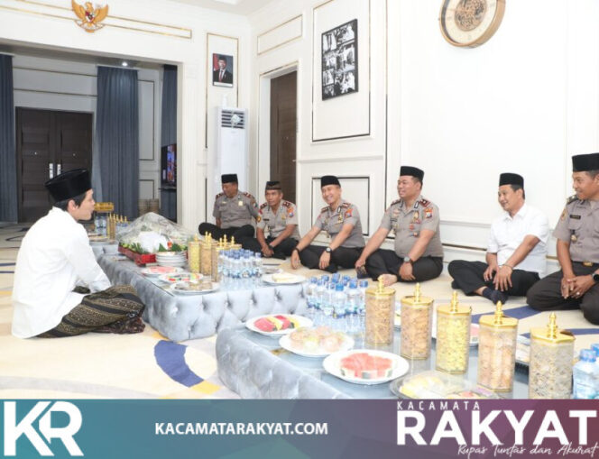 
					Perkuat Sinergitas dengan Ulama, Kapolres Blitar Kota Silaturahmi ke Ponpes Mamba’ul Hikam