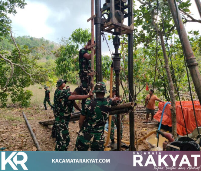
					Warga Lingo Lango dan Satgas TMMD Bahu-Membahu untuk penggalian Sumur Bor