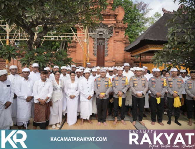 
					*Perkuat Toleransi dan Sinergi pada Sambang Kamtibmas, Kapolda Bali Irjen Pol. Pasma Royce Sapa Pemedek Pura Jagatnatha