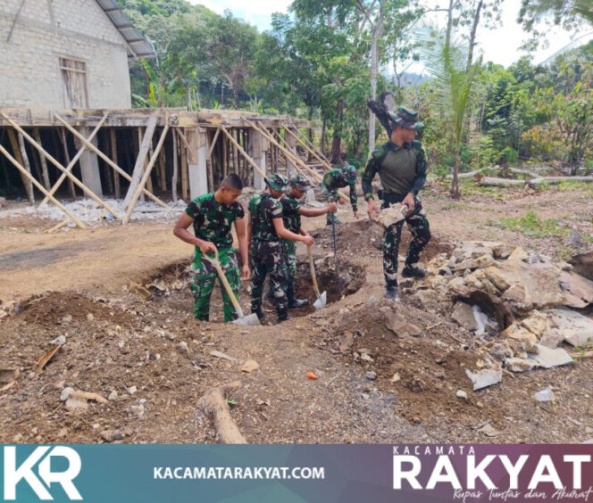 
					Anggota Satgas TMMD Kodim 1613/Sumba Barat Terus Menggenjot Pekerjaan MCK