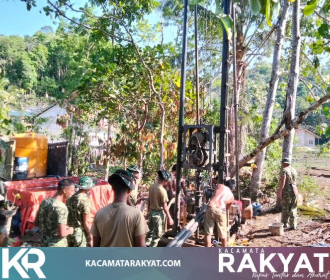 
					Di Tengah Terik Matahari Satgas TMMD Kodim 1613/Sumba Barat Terus Bergerak Untuk Melakukan Pengeboran Sumur Bor