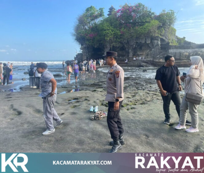 
					*Personil Polsubsektor Tanah Lot Melaksanakan Patroli Dan Penjagaan di Kawasan DTW Tanah Lot