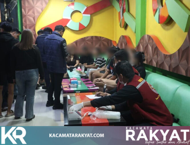 
					Polres Blitar Kota Melaksanakan Operasi Gabungan Razia Narkoba, Satu Pengunjung Terbukti Positif Narkoba